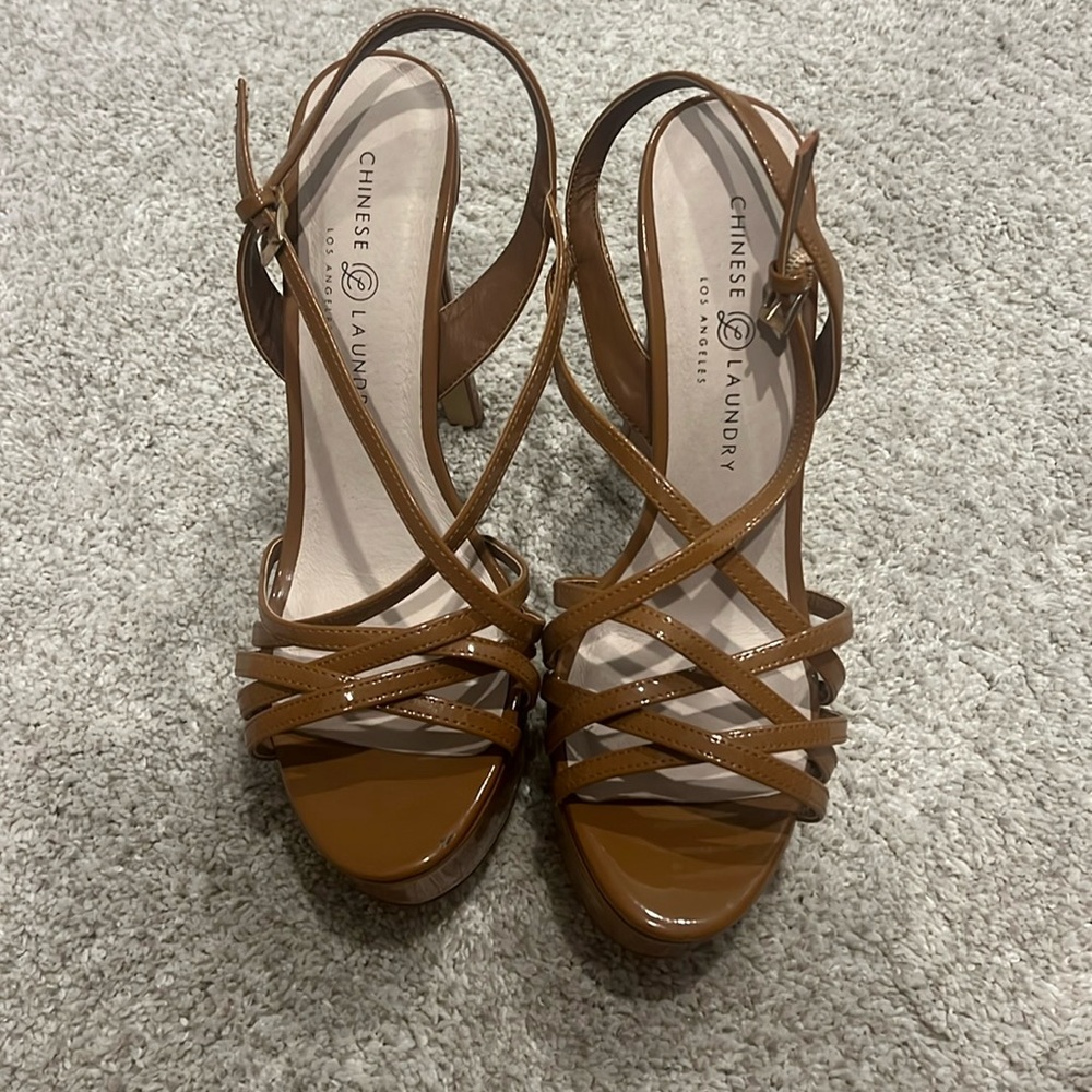 Only worn around once in the house! Super cute but have let it go!!